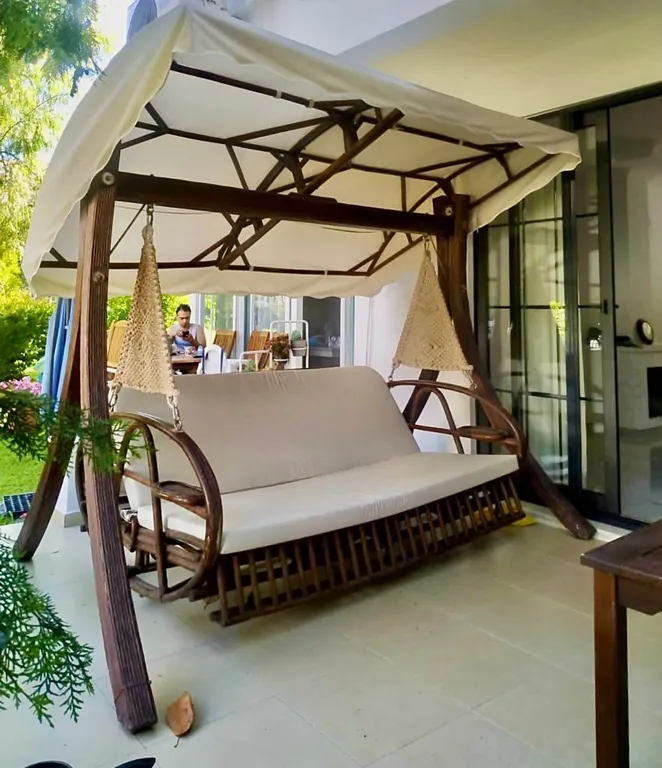 Вилла на берегу моря