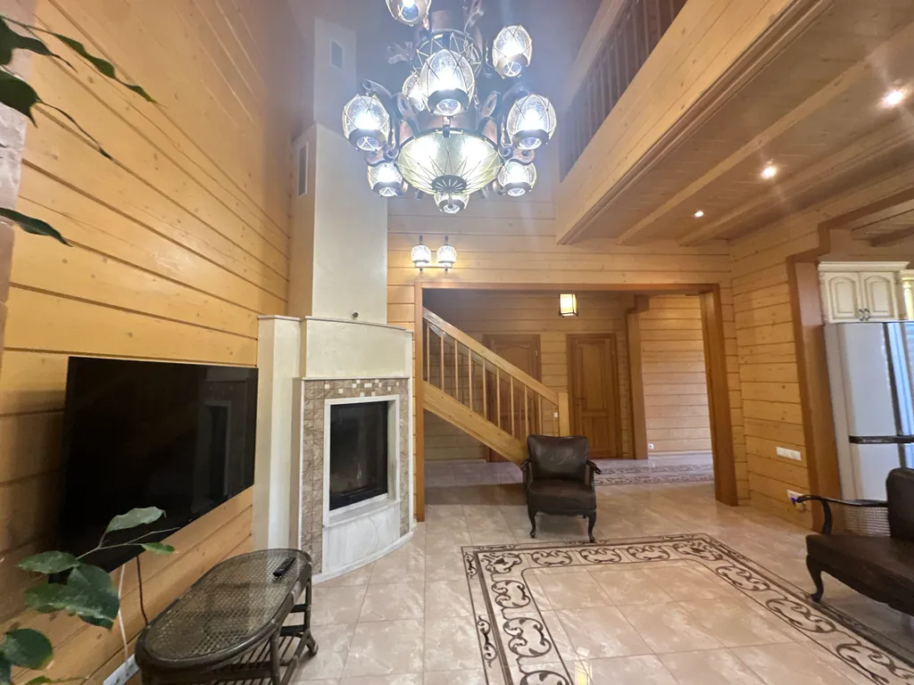 Деревянный дом с приватной территорией