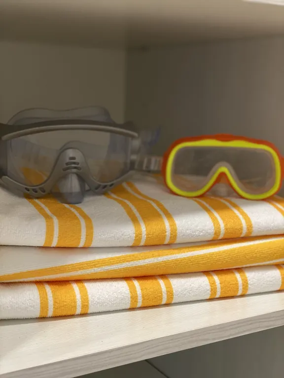 Двухуровневые апартаменты у озера и моря