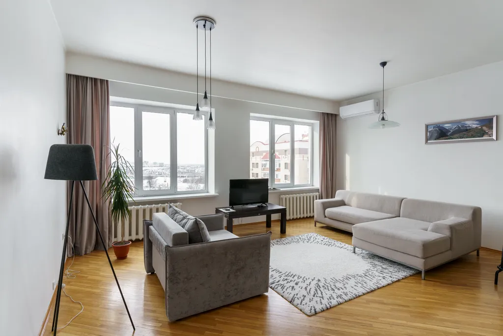 Просторная квартира в центре города с видом на реку