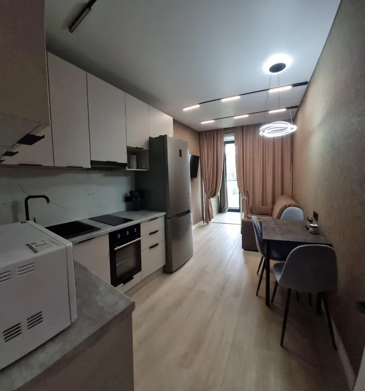 Квартира с балконом и отдельной спальней