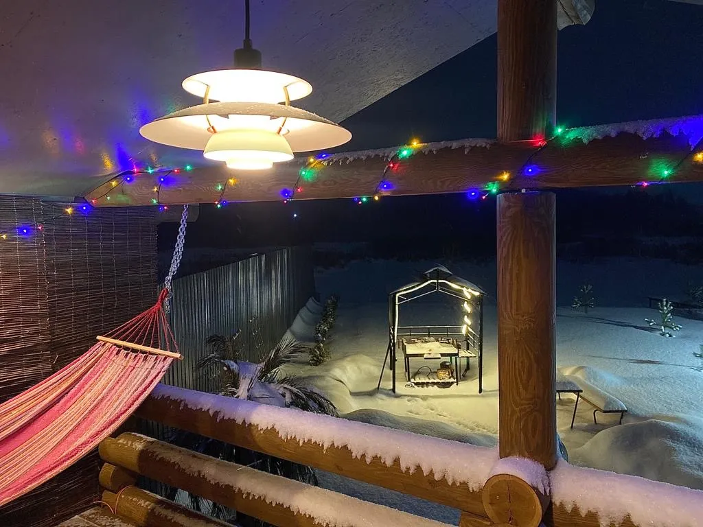 Домик со своим прудом и баней