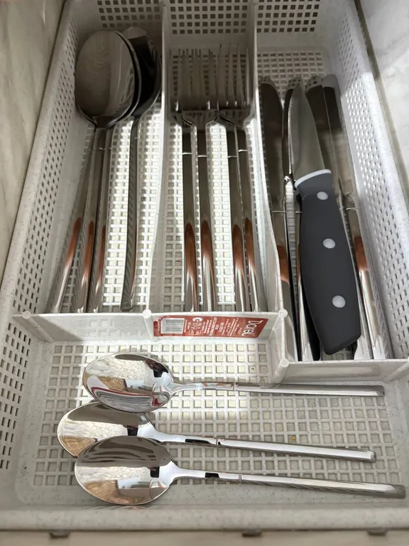 Квартира напротив Ледового дворца и областной больницы .