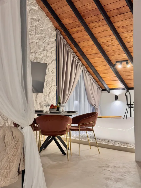 Уютный дом Elovoye в сердце леса с уличным спа-бассейном