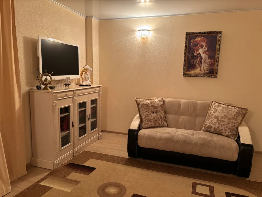 Двухкомнатная квартира на берегу озера Большой Еланчик