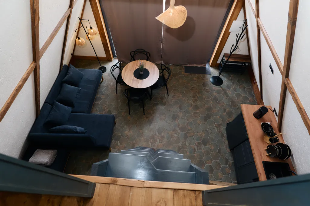 Место силы в лесу на берегу реки