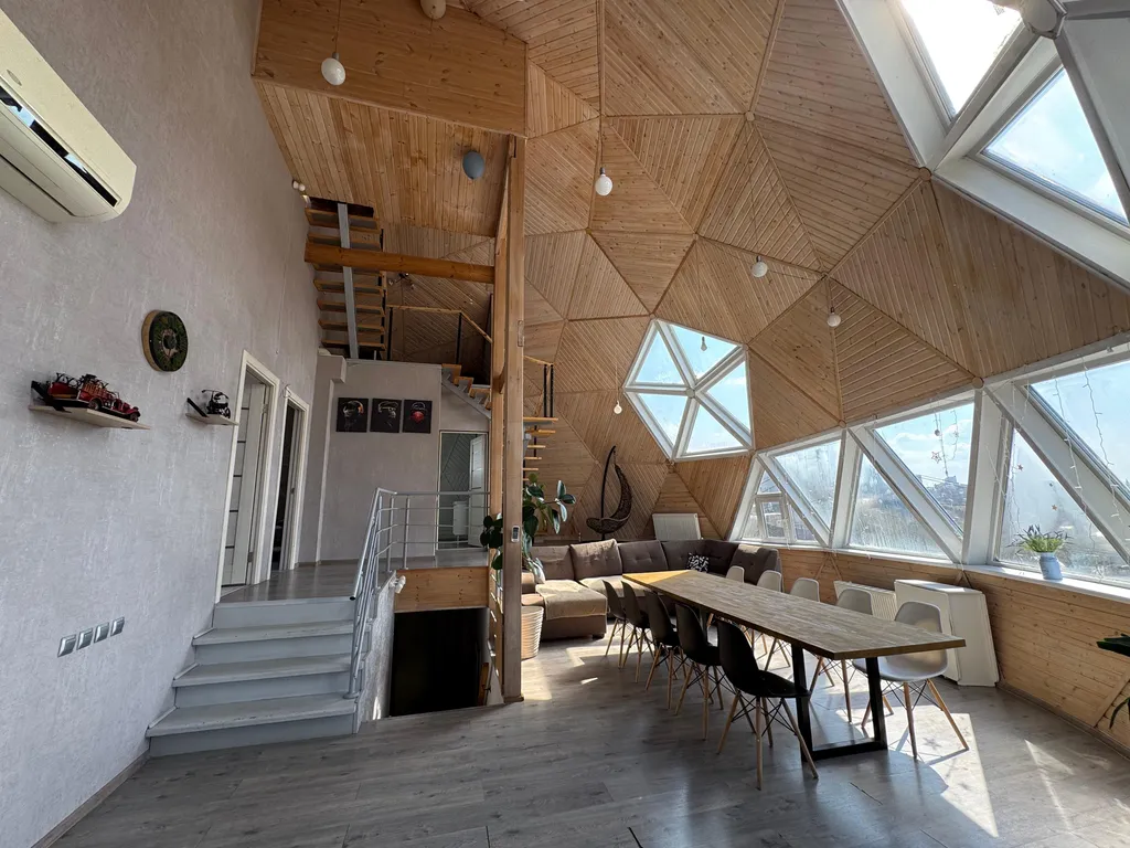 Купольный дом с видом на Кремль