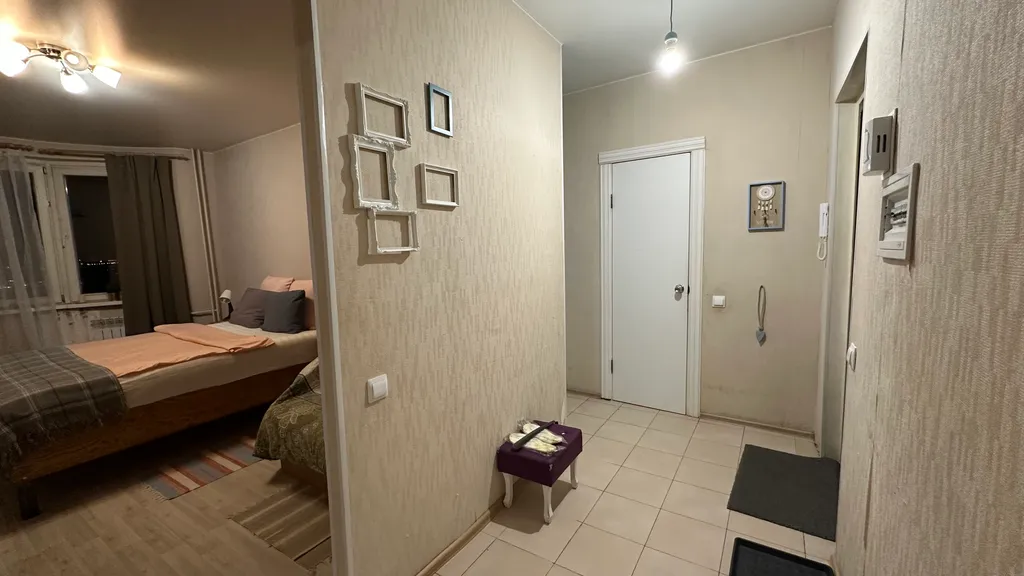 Простая однушка с видом на лес