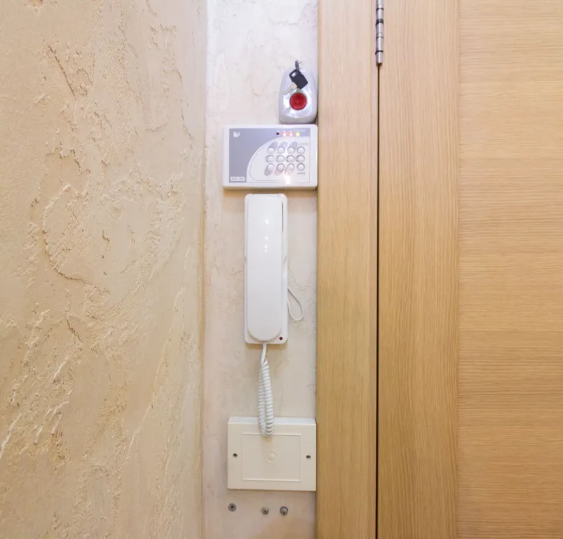 Красивая большая двухкомнатная квартира в микрорайоне Красный Камень