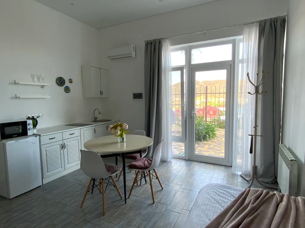 Семейная студия с террасой видом на горы и море