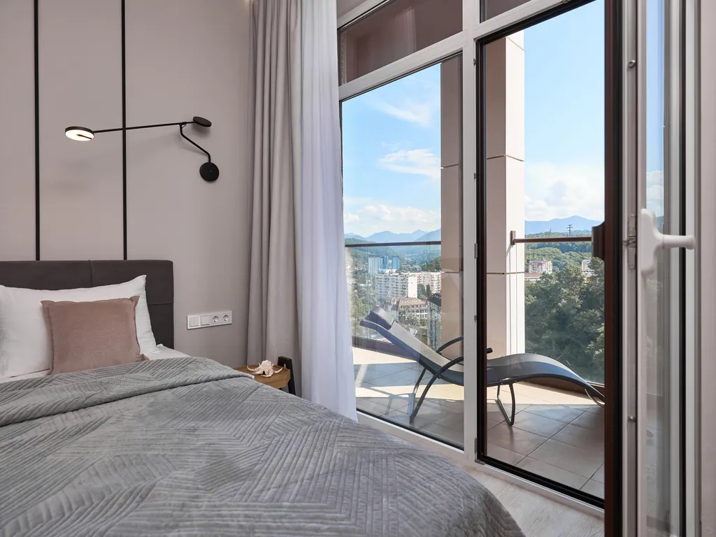 Дизайнерская евро-трехкомнатная квартира с потрясающими видами — аренда посуточно в Дагомыс