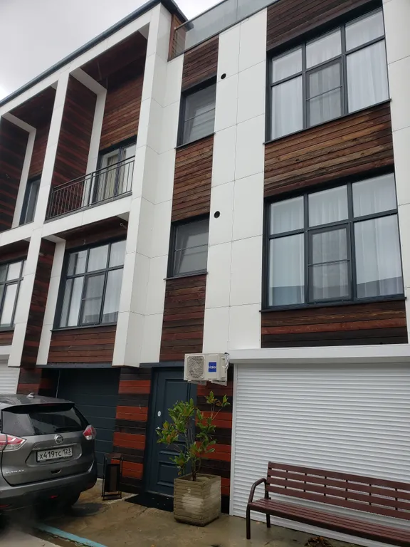 Таунхаус с используемой крышей на берегу Чёрного моря