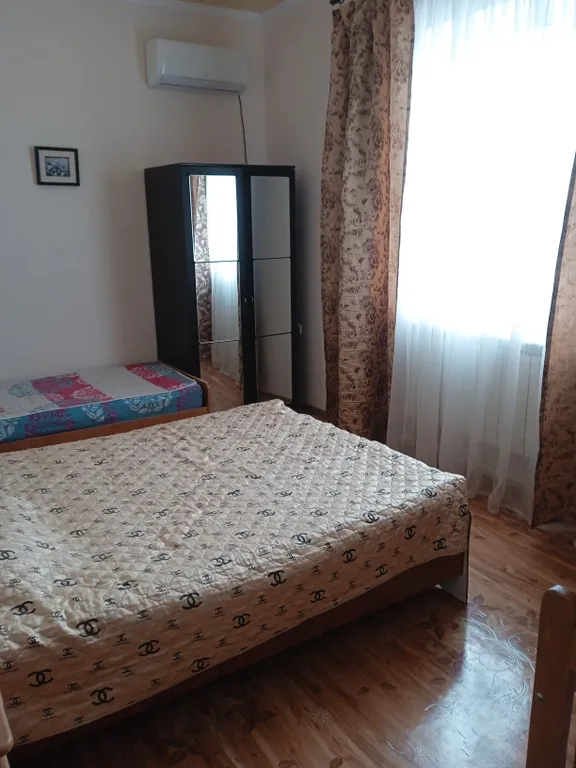 Часть дома (2 этаэ)с отдельным входом.