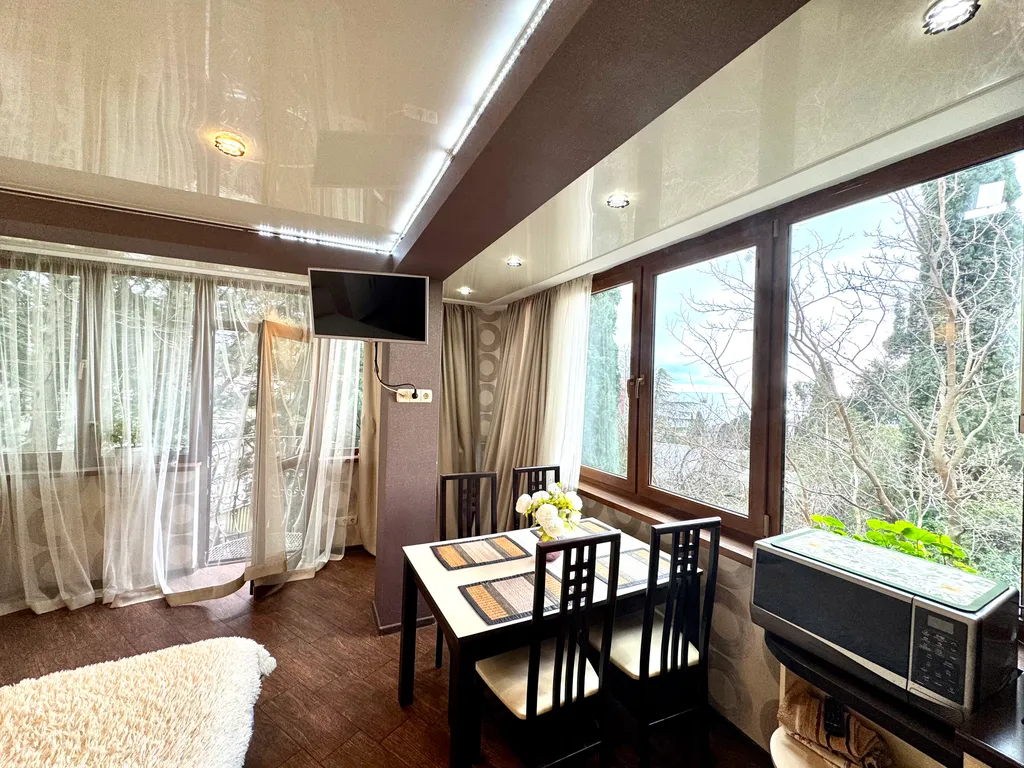 Студия с видом на море