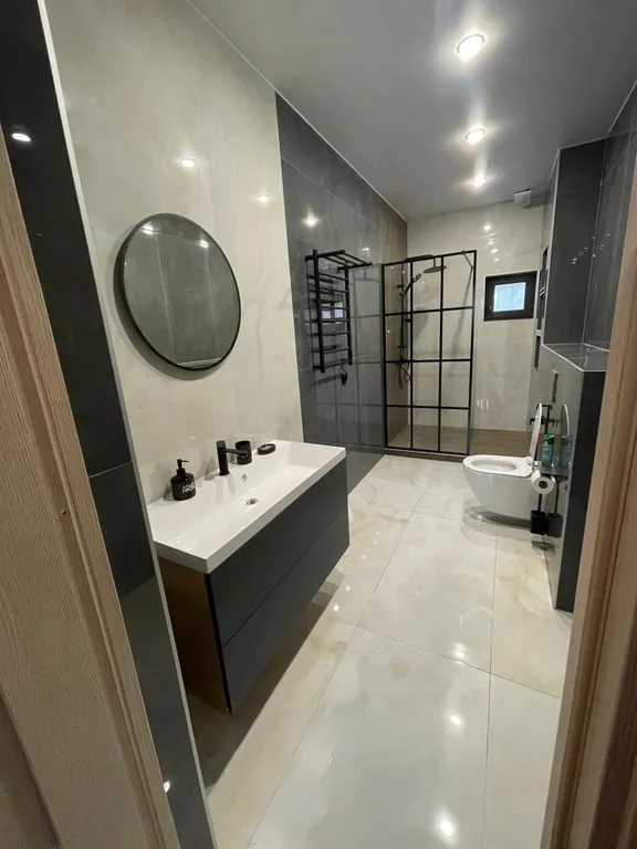 Современный коттедж рядом с заливом