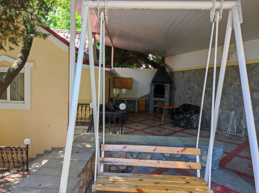 Номер у Воронцовского парка рядом с морем и с собственным двором