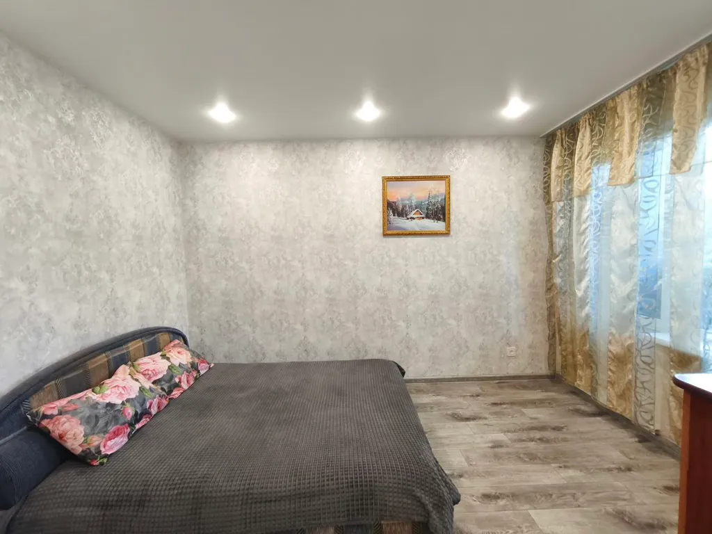 Трехкомнатная квартира вблизи Сквера Энтузиастов