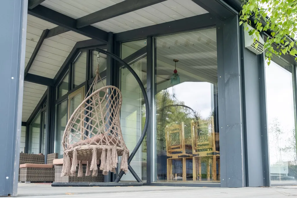 Цветочный домик с камином