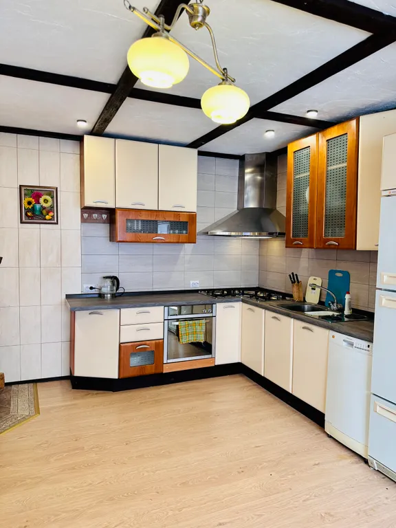 Уютный коттедж с дизайнерской отделкой и сауной