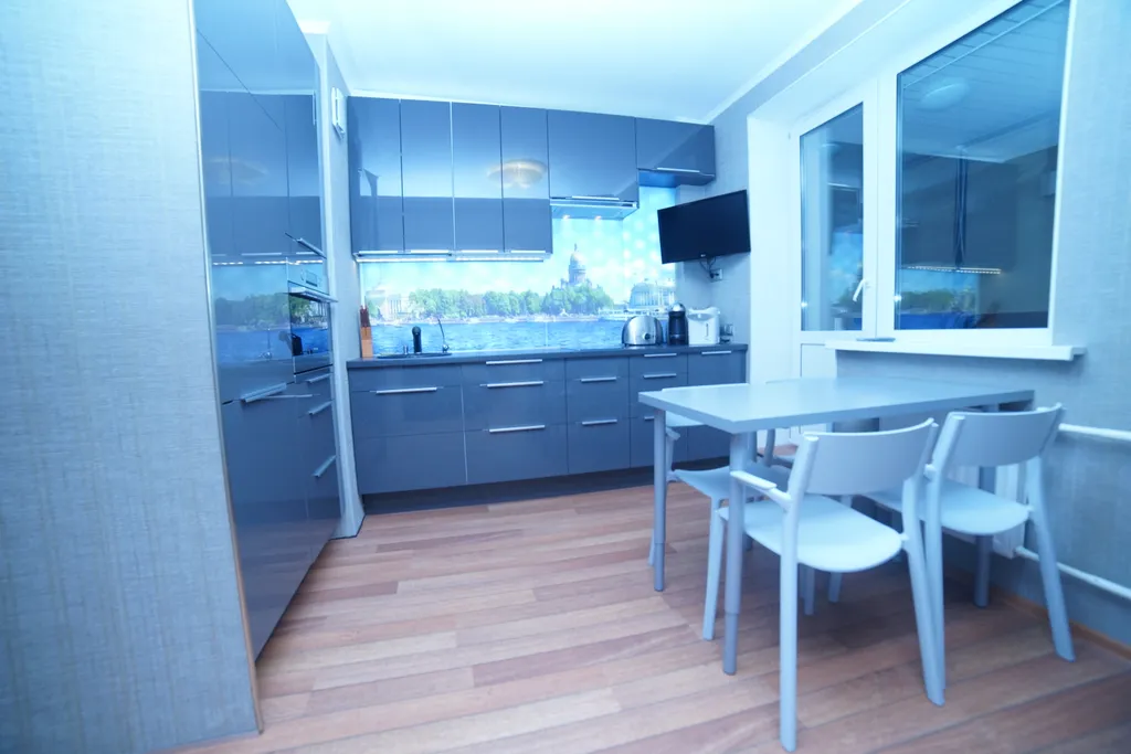 Квартира комфорт, бизнес класса возле метро Парнас