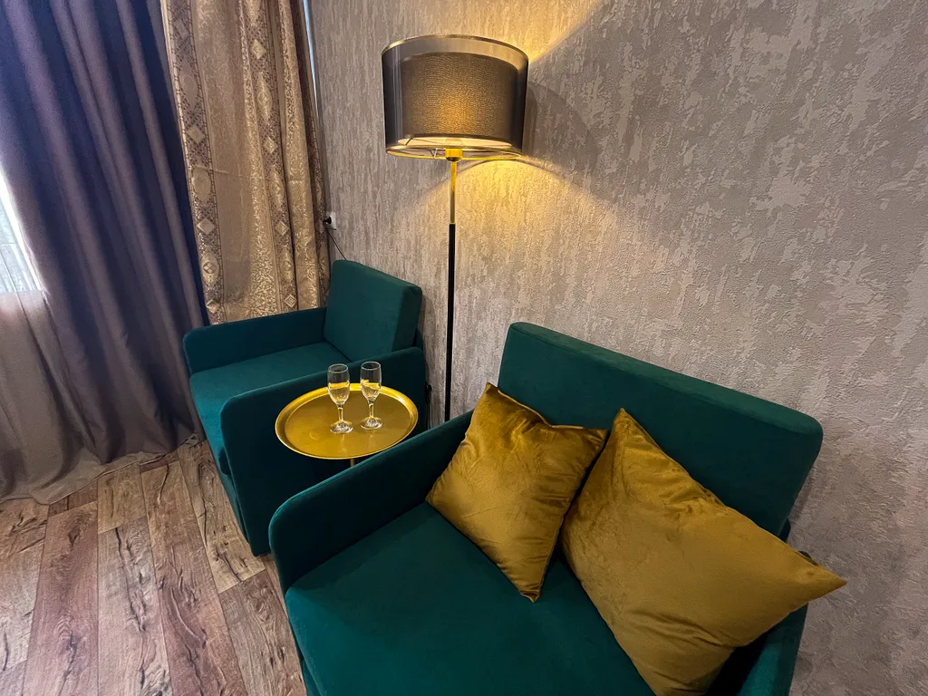 Центрее не бывает! Сразу за памятником ленина в стиле есенинская русь