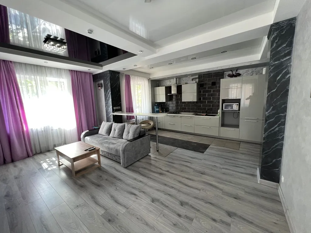 Отличная уютная квартира с дизайнерским ремонтом в центре города — аренда посуточно в Новочеркасск