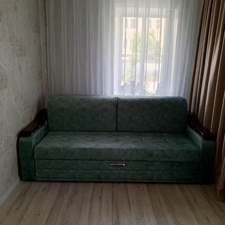 Часть дома на первом этаже, свой двор, где уютно, спокойно