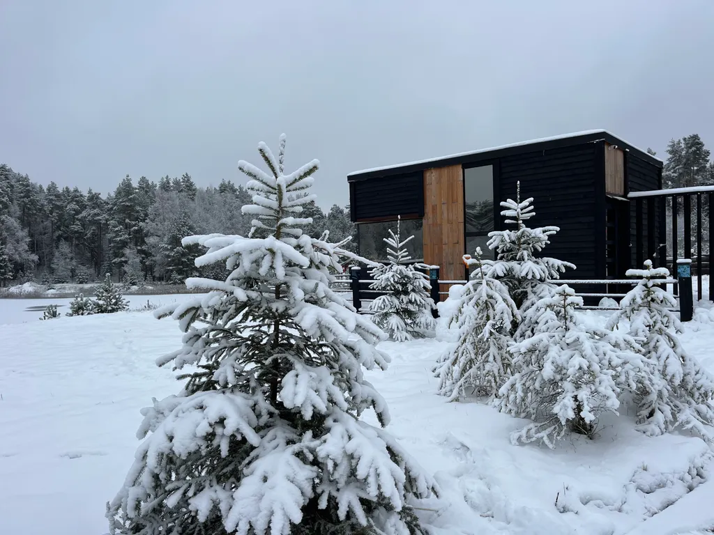 Домик на озере