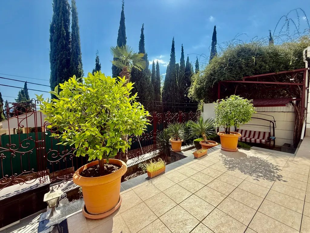 Вилла на берегу моря