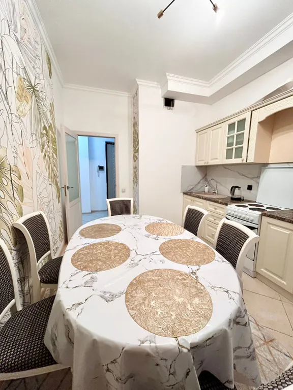 Трехкомнатная квартира около Mega Silkway