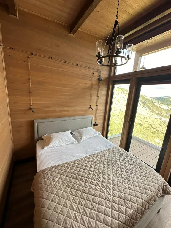 Дом в Гунибе с видом на крепость и горы