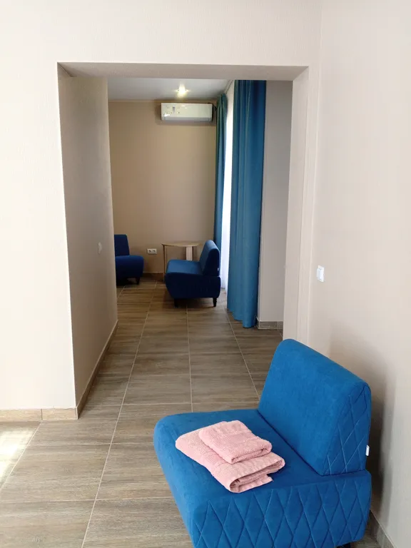 Двухкомнатный люкс для четверых гостей + дополнительное место