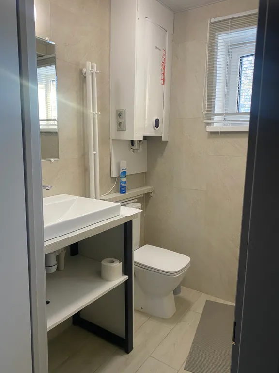 Уютный домик на озере