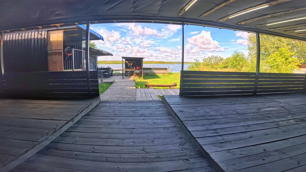 Дом с баней на берегу