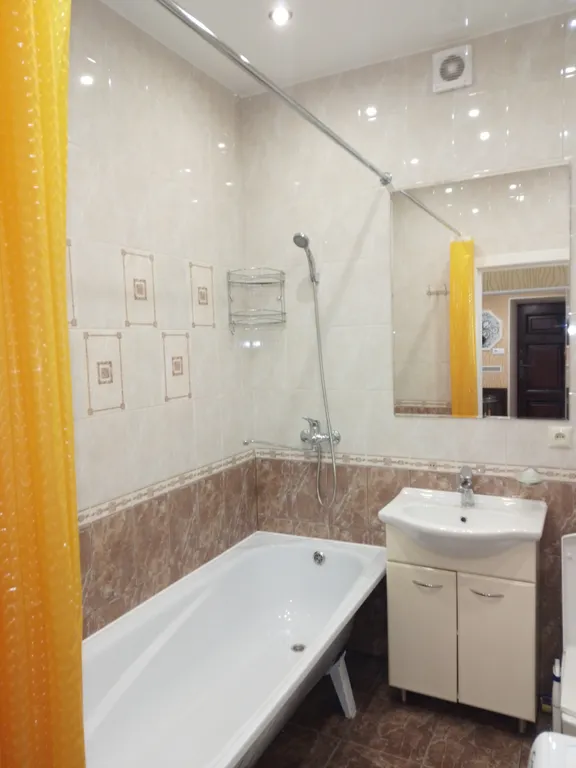 Дом у реки в центре города