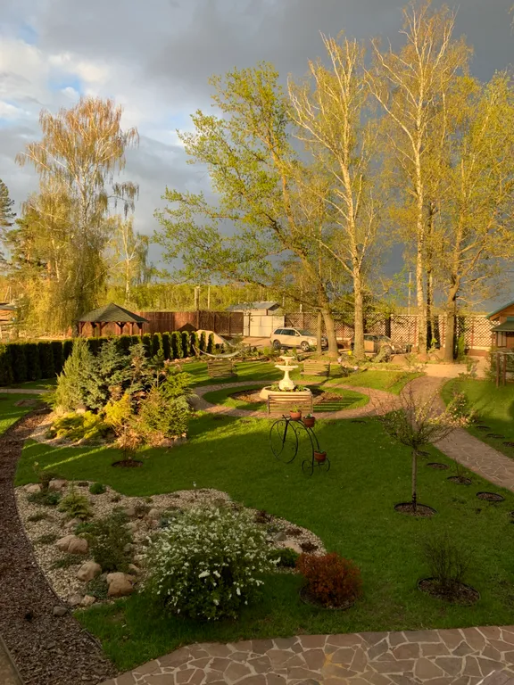 Дом у пруда