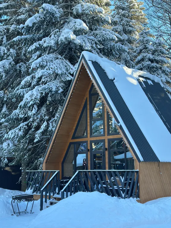 Коттедж А-фрейм 3 с видом на горы и лес — аренда посуточно в Архыз