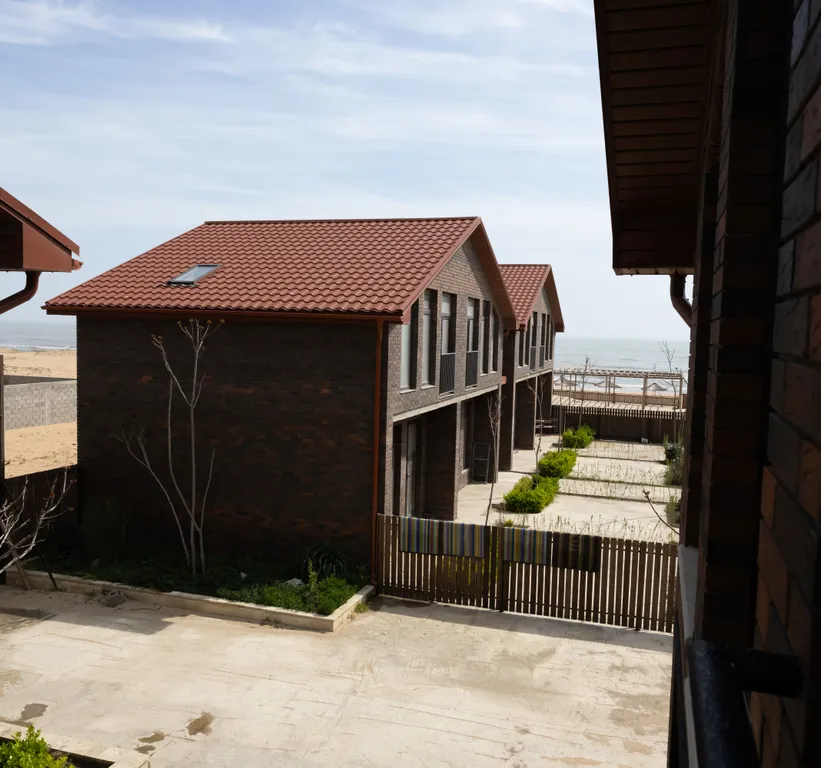 Дом у берега моря