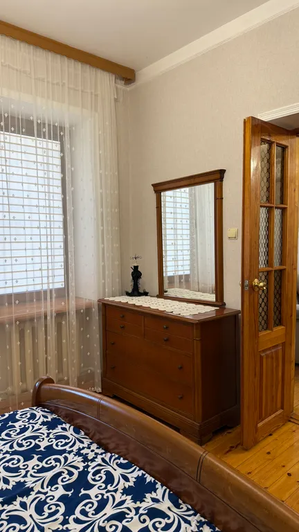 Деревянный дом с красивым видом на море