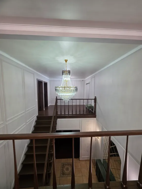 Загородный дом с бассейном и банкетным залом