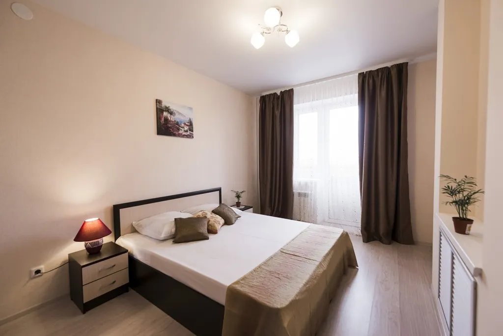 2-комнатня квартира (рядом Суворовское училище и Хилтон)