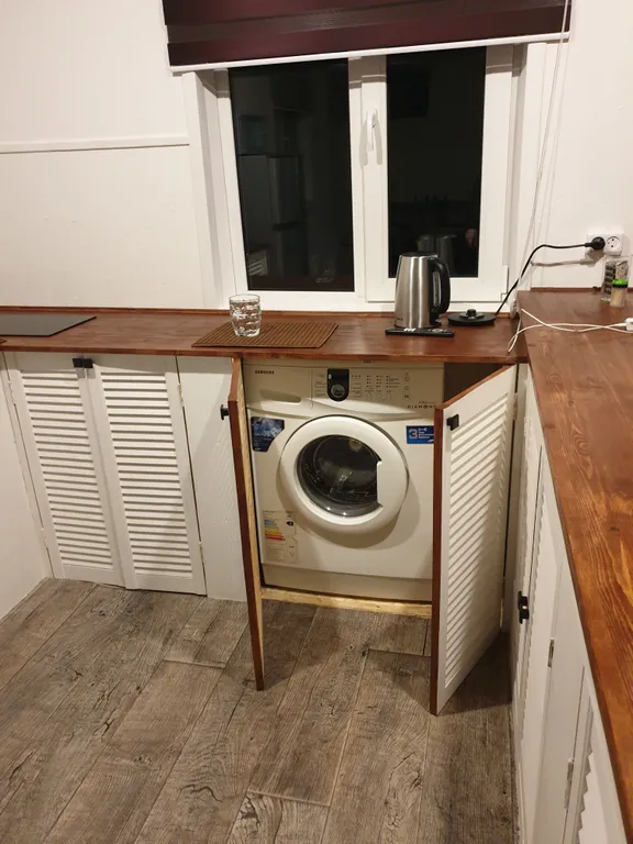 Уютный дом с сауной на первом этаже, в черте города у ручья