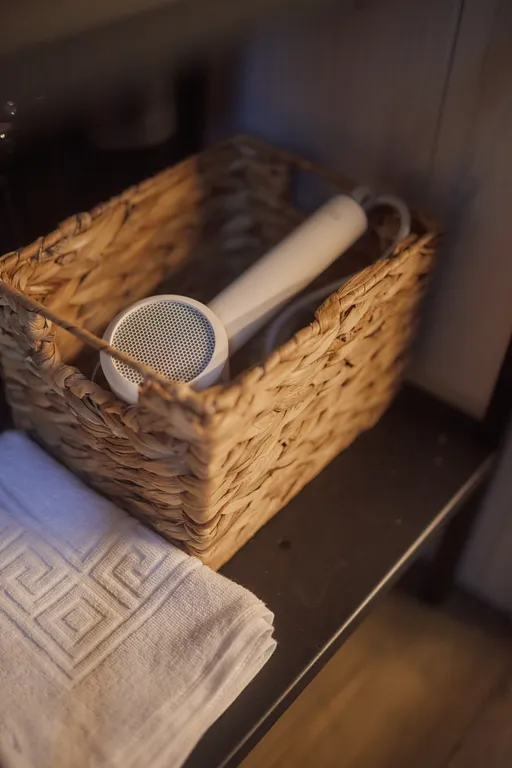 Домик на 2 с окном в потолке прямо на берегу