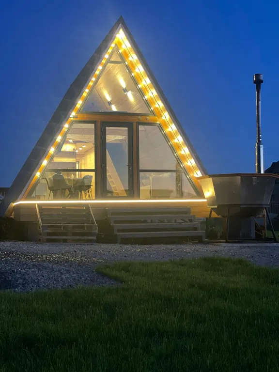 Коттедж Уютный домик Афрейм с видом на горы и лес — Аша