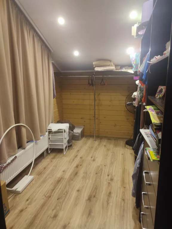 Деревянный 2-этажный коттедж у леса