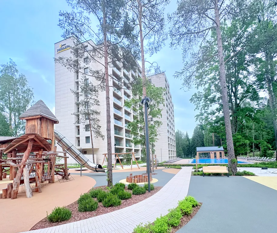 Студия с лоджией на заливе в комплексе с подогреваемым бассейном