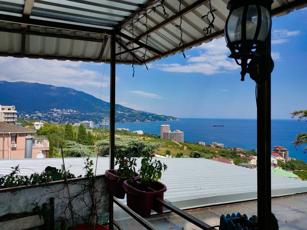 Коттедж Таунхаус с видом на море и горы — аренда посуточно в Ливадия