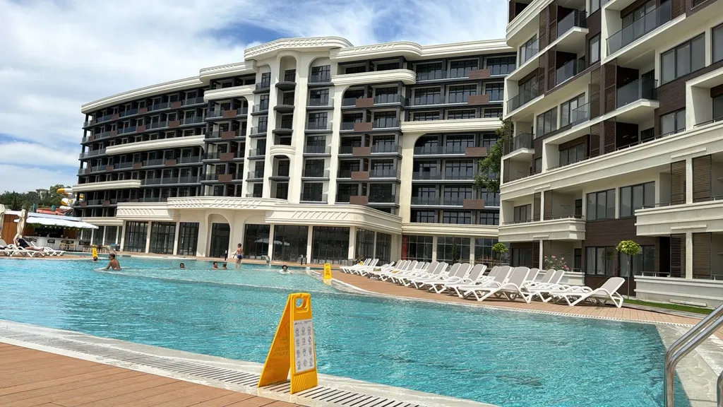 Премиум апартамент на первой береговой линии с бассейном