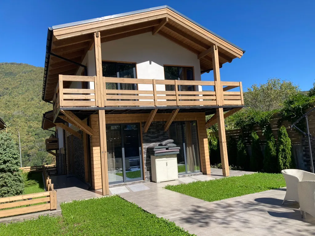 Современное шале с видом на горы