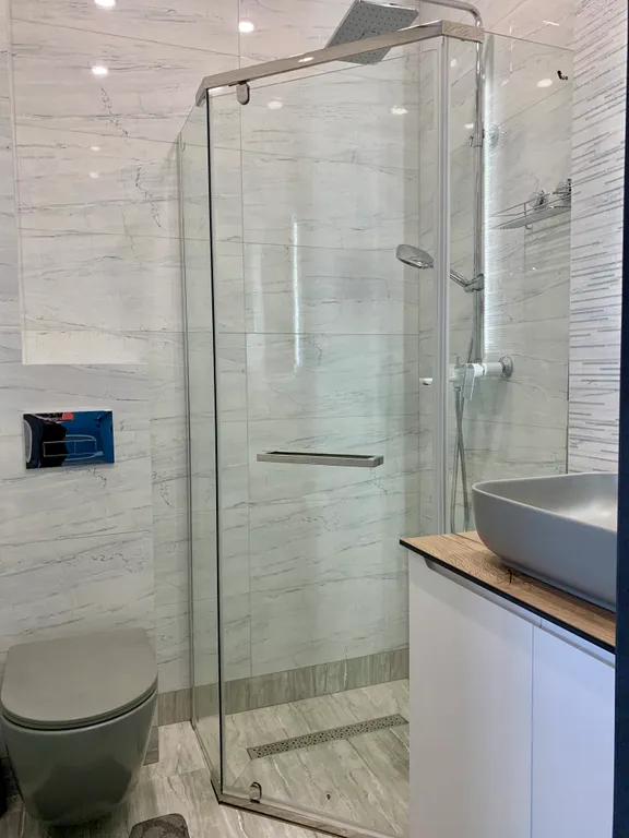 Элитная квартира с панорамным окнами витражами с видом на море